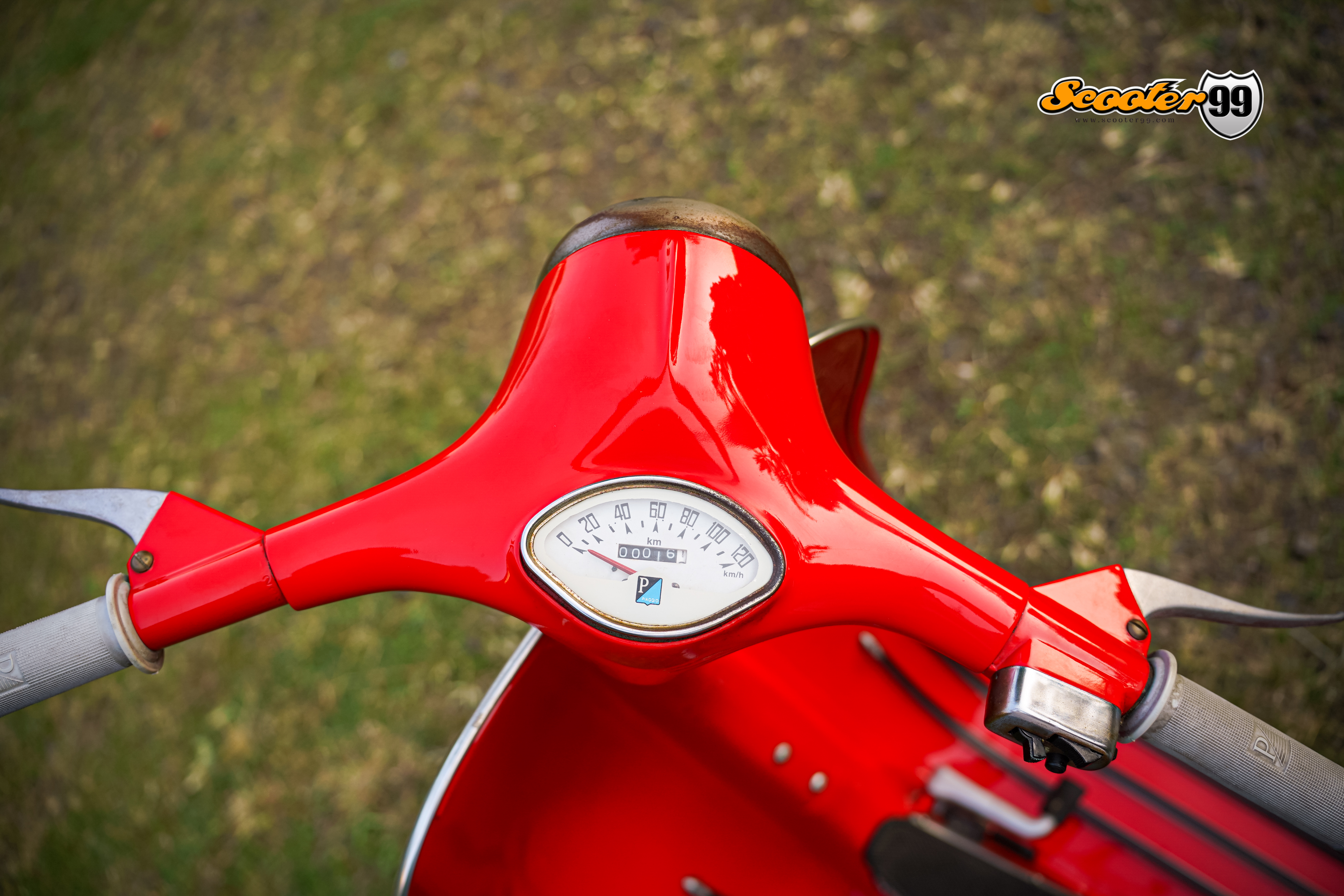 Vespa 150 VBB Red – rear view
